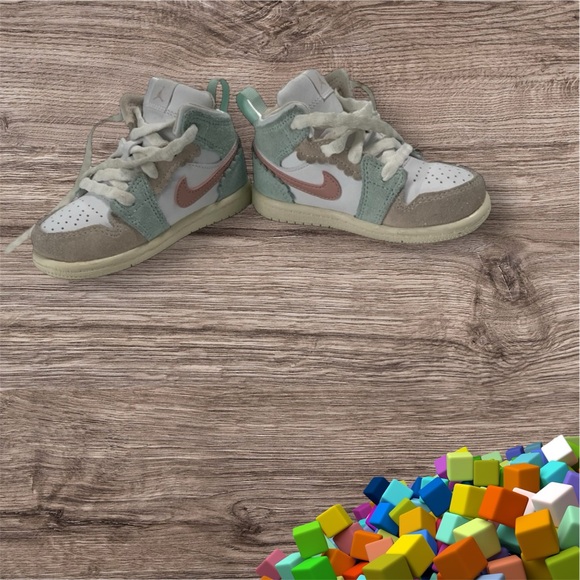 Nike Air Jordan’s toddler girls size 7 pink,green,beige high tops - Picture 2 of 11